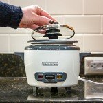 BLACK+DECKER Electric Rice Cooker with Keep-Warm Function