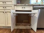 White Kitchen Appliance Lift with Self-Locking Mechanism