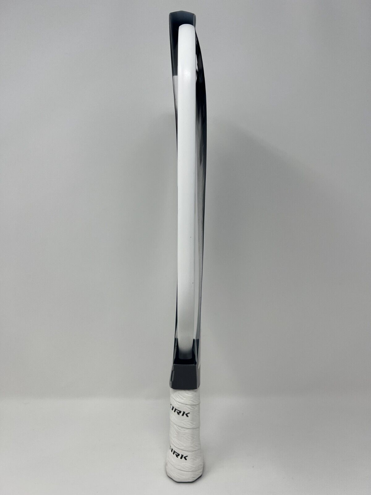 Selkirk Midweight Black/White Air Invikta Pickleball Paddle