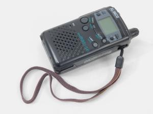 Alinco DJ-S41 UHF FM Ham Radio Compact Handheld Transceiver (works well)
