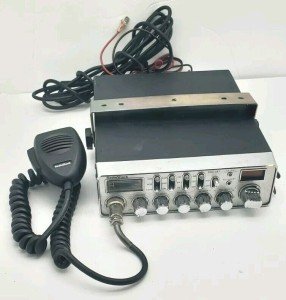 USED RADIO SHACK Brand CB Radio Transceiver model TRC-447 & Microphone Working