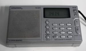 Grundig YB 300PE AM FM 13 Band Shortwave Portable Radio & Clock Tested Working
