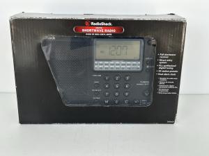 RadioShack AM FM Shortwave Radio Tested Working Boxed Manual Clean