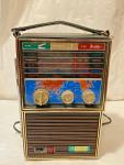 Vtg Portable SoundWave AM/FM Sports Radio Battery Operated World Atlas Front