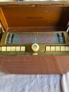 Vintage 1946 General Electric GE Radio 260 Portable Tube AM Short Wave Untested