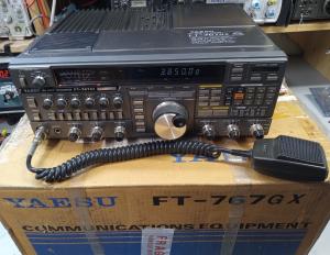 Yaesu FT-767GX HF amateur radio transceiver with built in power supply and mic