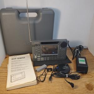 VTG Sony ICF-SW55 World Band and Short Wave Receiver Radio Powers On - Case 