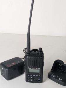 ICOM IC-T70A VHF/UHF Transceiver HT & Rapid Charger - Very Nice!