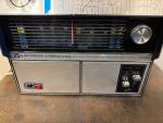 Vintage Electronics International Short Wave Radio Model 2850 Read. AM FM works