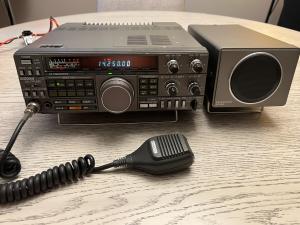 Kenwood TS-440s Transceiver & Kenwood SP-430 Speaker w Antenna Tuner