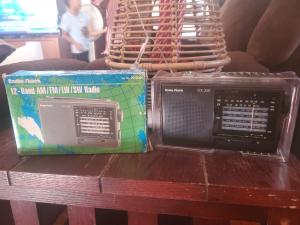 Vintage Radio Shack Portable Short Wave DX-350 12-Band Rec AM FM LW SW Works