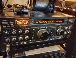 YAESU FT-1000D 200W HF ALL-MODE TRANSCEIVER HAM AMATEUR RADIO AM FM CW