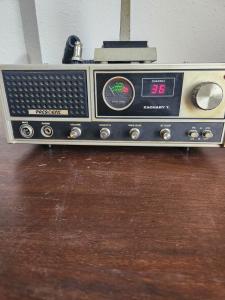 President Zachary T Cb Radio 40 chanel tested works comes with mic turner 