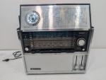 Vintage Midland International AM FM Shortwave 8 Band Model 10-558 Portable 