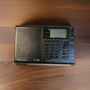 Vintage Realistic FM/LW/MW/Shortwave Reciever Radio Model DX-380 TESTED