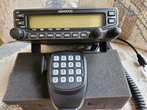 Kenwood TM-V71A FM Dual Band VHF/UHF 144/440 MHz Ham Radio Transceiver w/ Mic