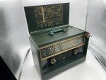 Hallicrafters TW-500 Multi-band Transoceanic Portable Radio, booklet Powers on!