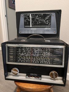 Hallicrafters TW1000 Vintage TUBE RADIO Mid-Century MCM Powers Up