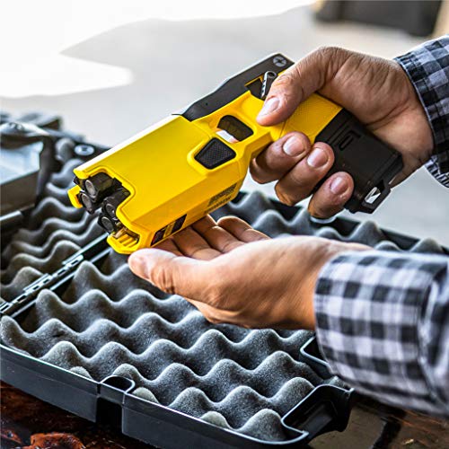 Professional Series TASER 7CQ Self Defense Kit for Personal and Home