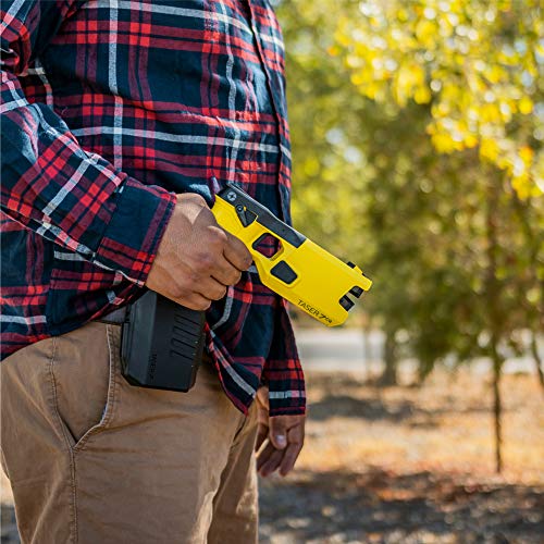 Professional Series TASER 7CQ Self Defense Kit for Personal and Home