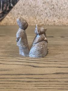 Vintage Soapstone Eskimo Couple Sculpture 3.5