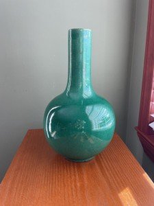 Green Porcelain Bottle Vase from Qing Dynasty