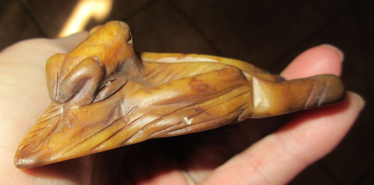 Chinese Soapstone Frog Pond Figurine Statue Sculpture