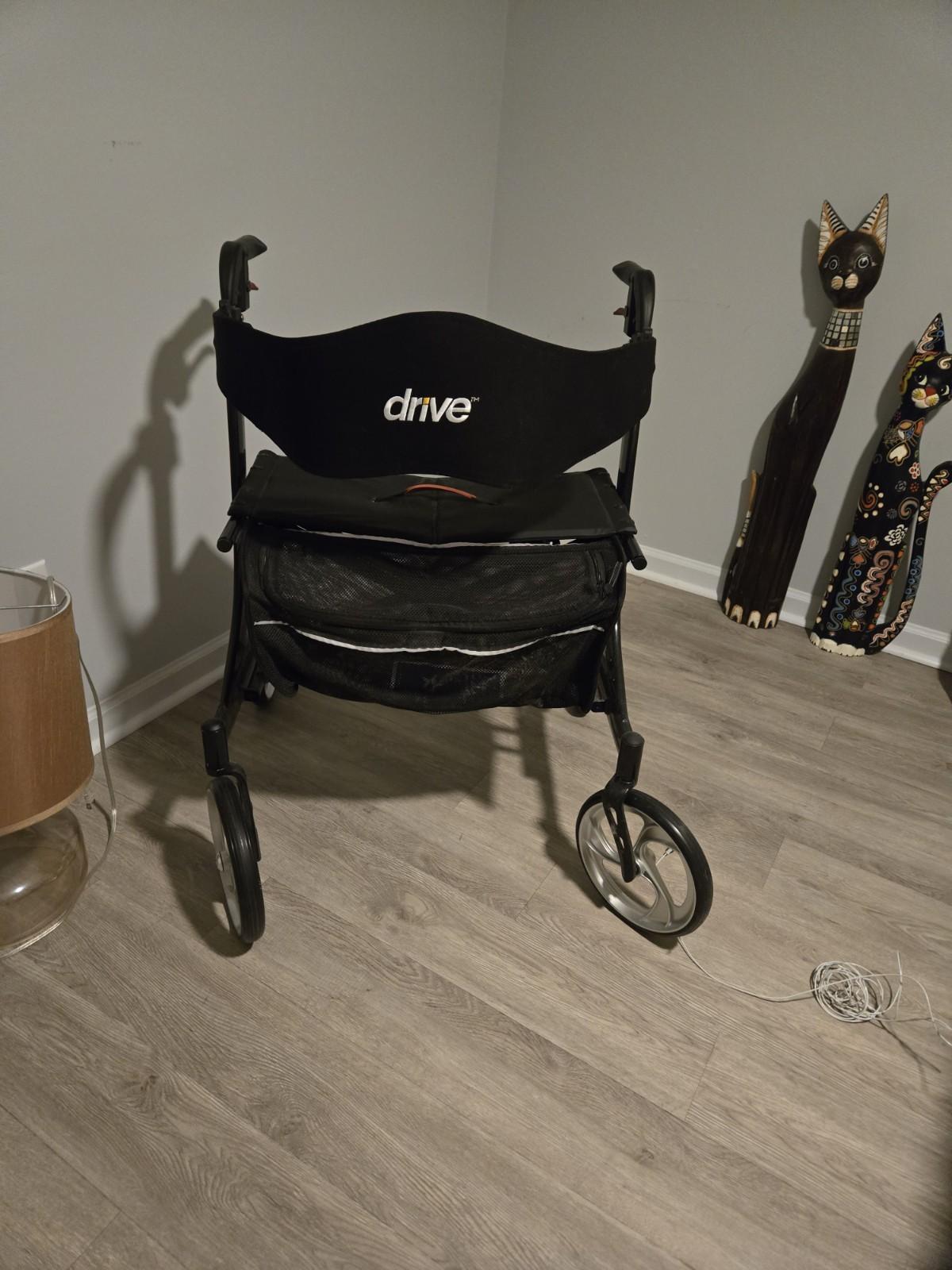 Drive F-22 Heavy Duty Rollator with Suspension