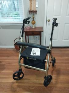 NOS Comodità Spazio Extra Wide Heavy-Duty Rollator Walker, 18" Wide Seat, 440lbs