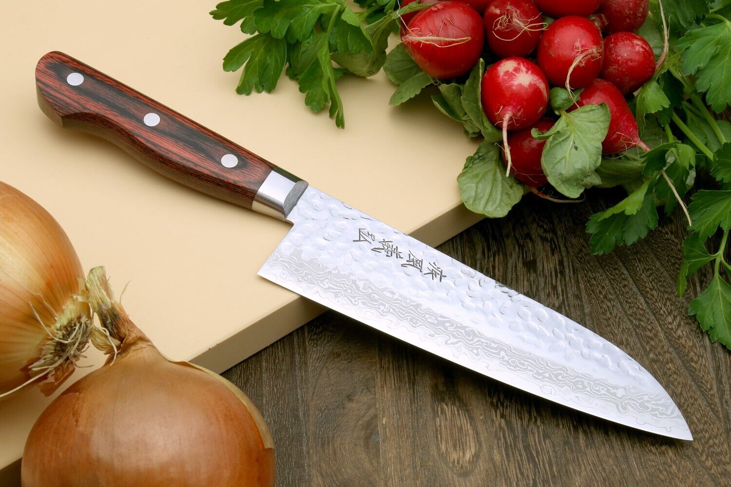 Yoshihiro VG10 Hammered Damascus Santoku 18cm Japanese Knife