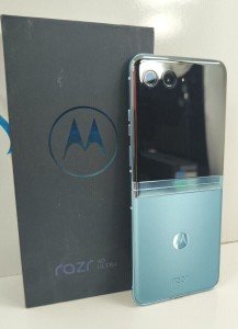 Motorola RAZR 40 Ultra - 6.9" Flexible Display