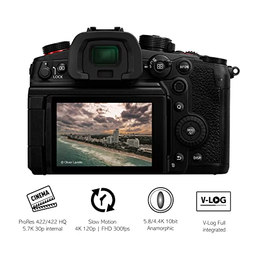 Panasonic LUMIX GH6 with 12-60 mm F3.5-5.6 Lens