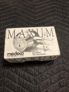 Medeco Maxum Deadbolt with 2 Keys, Satin Nickel
