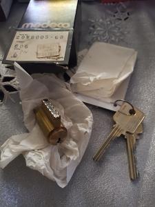 Medeco Lock Cylinder with 2 Keys and Card