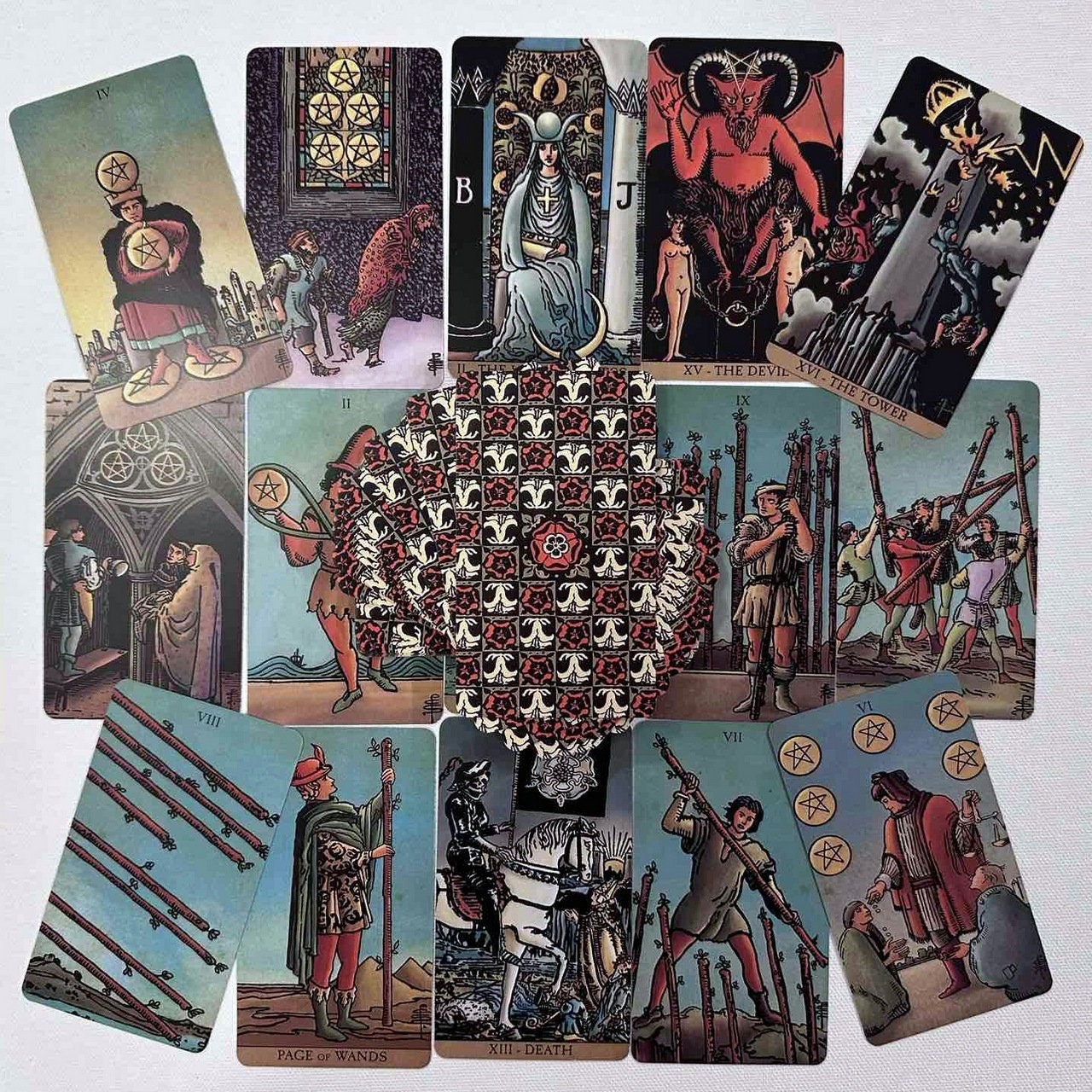 Classic Tarot Deck in Vintage Borderless Design