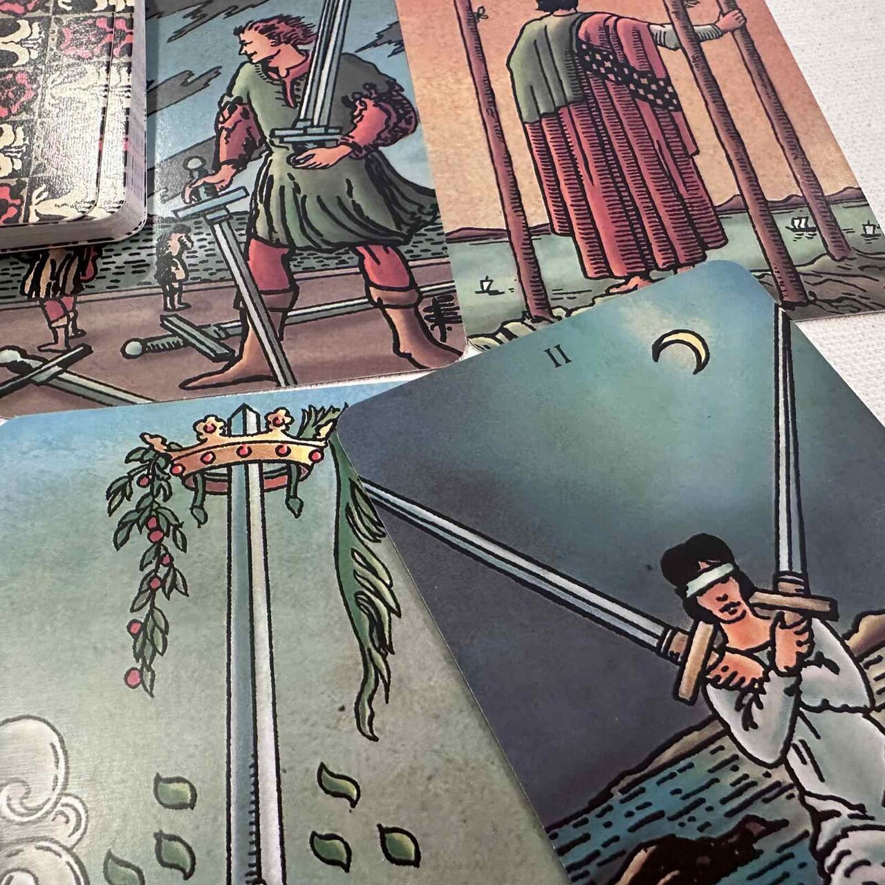 Classic Tarot Deck in Vintage Borderless Design