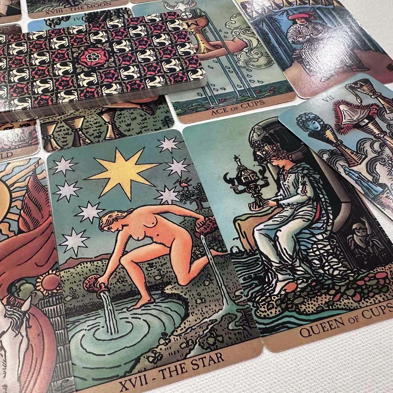 Classic Tarot Deck in Vintage Borderless Design