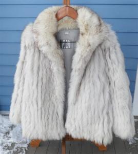 Chic Fox Fur Coat - Size Medium