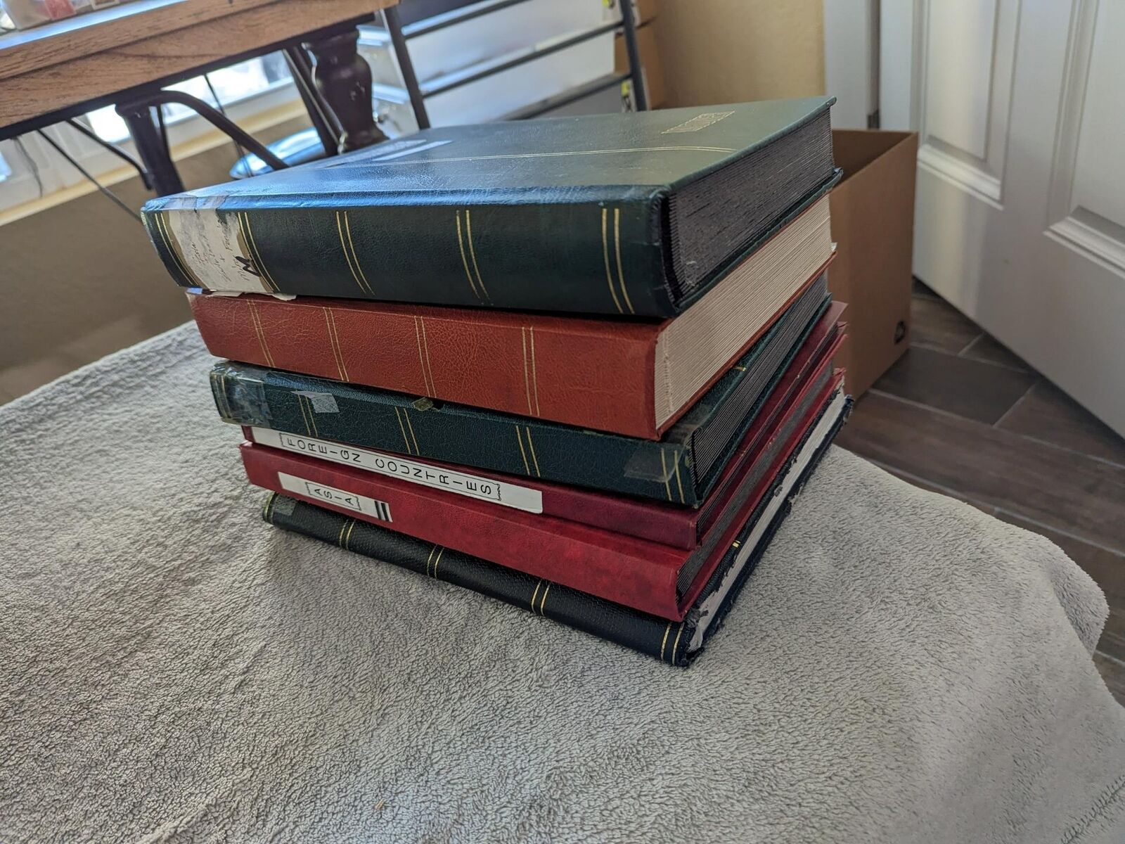 WW Collectibles: 6 Stock Books, 159 Photos