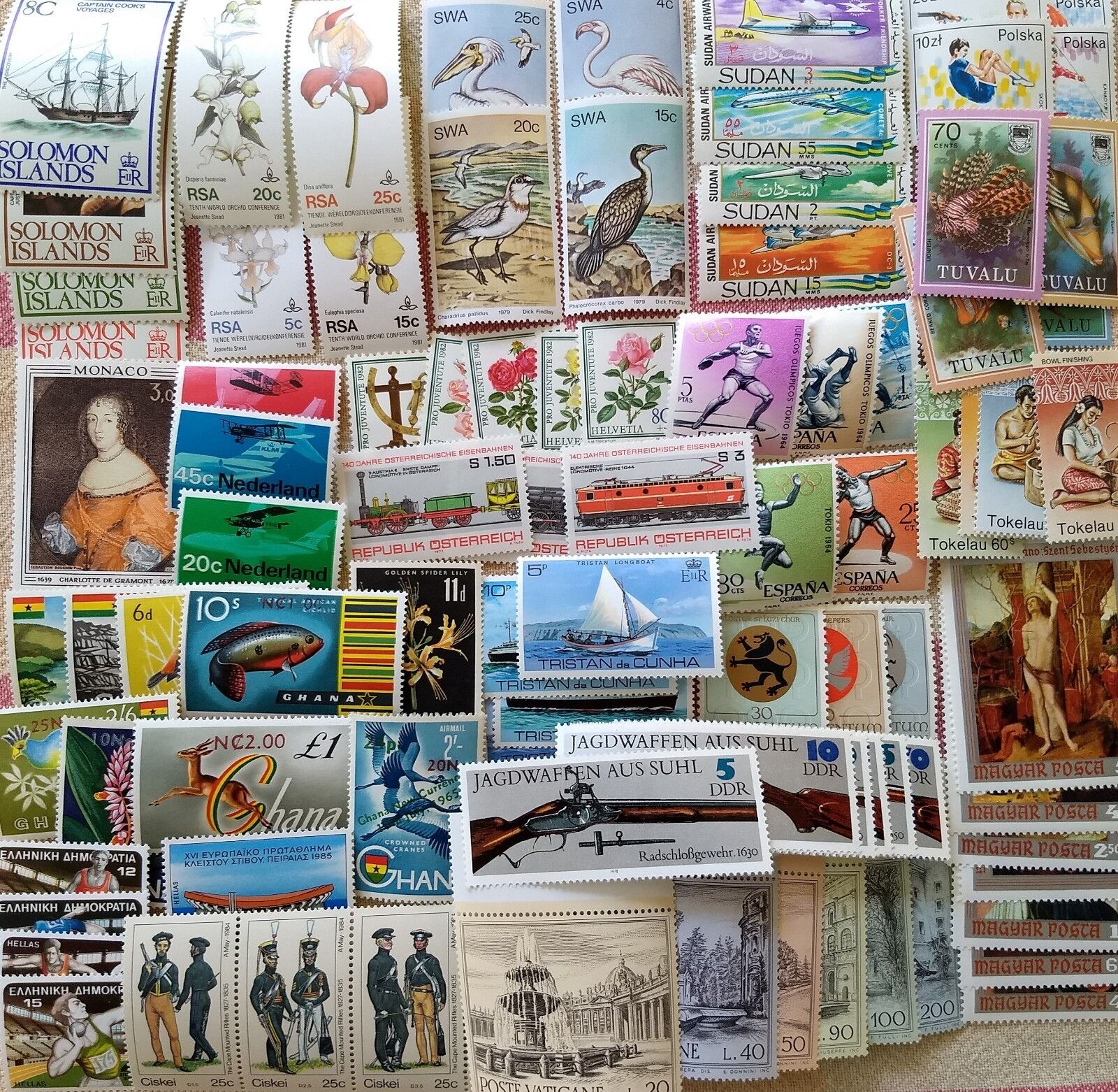 600 Different Worldwide Stamp Collection - Full Sets