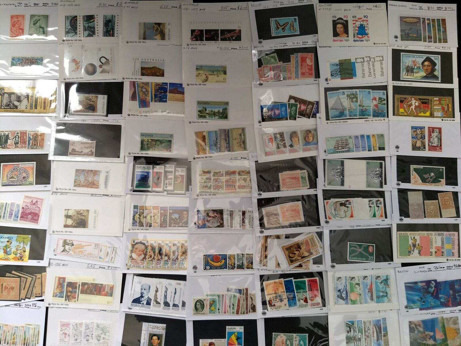 600 Different Worldwide Stamp Collection - Full Sets
