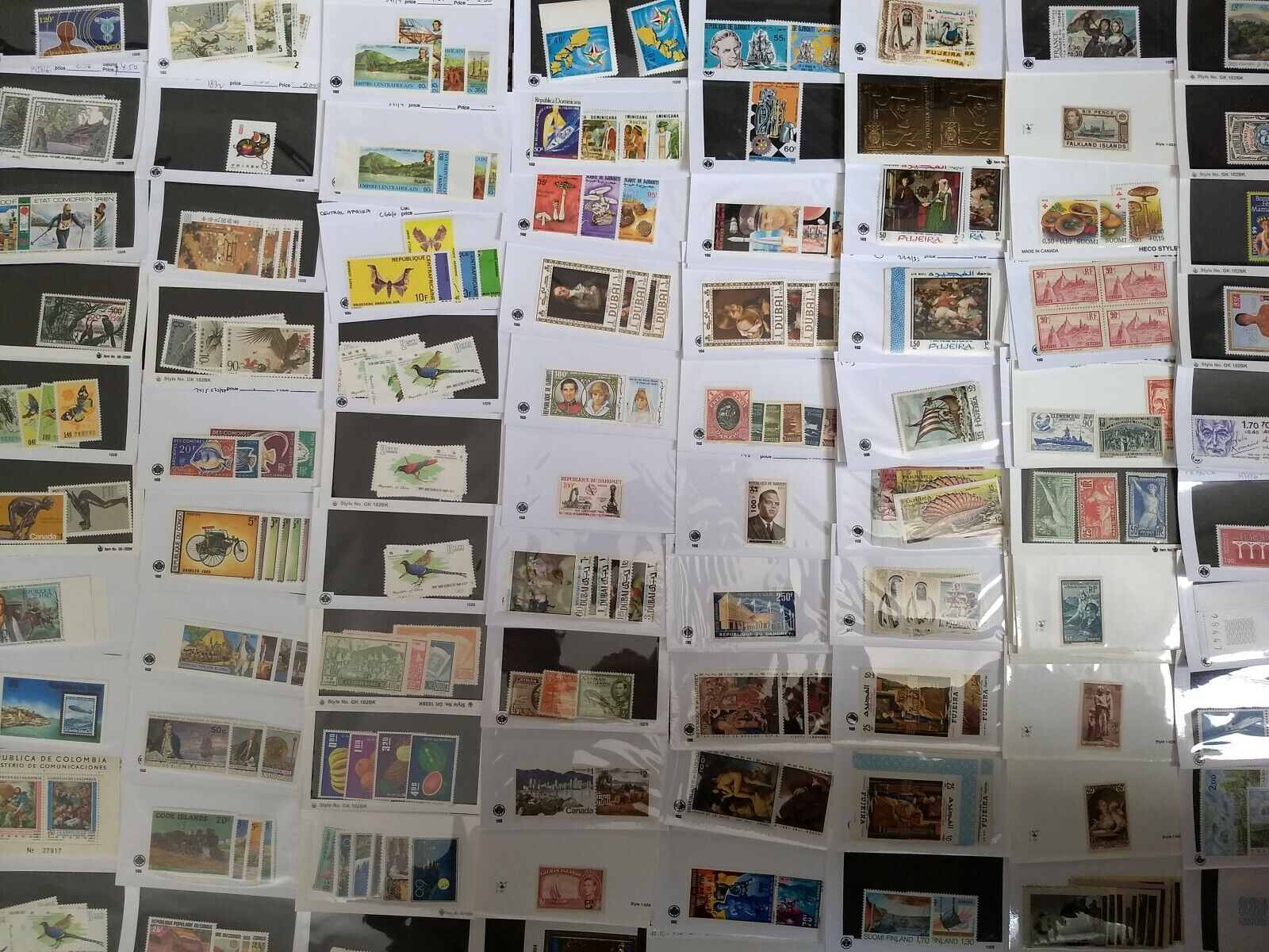 600 Different Worldwide Stamp Collection - Full Sets