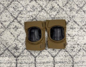 Coyote Brown USGI Military Knee Pads – Large/Small