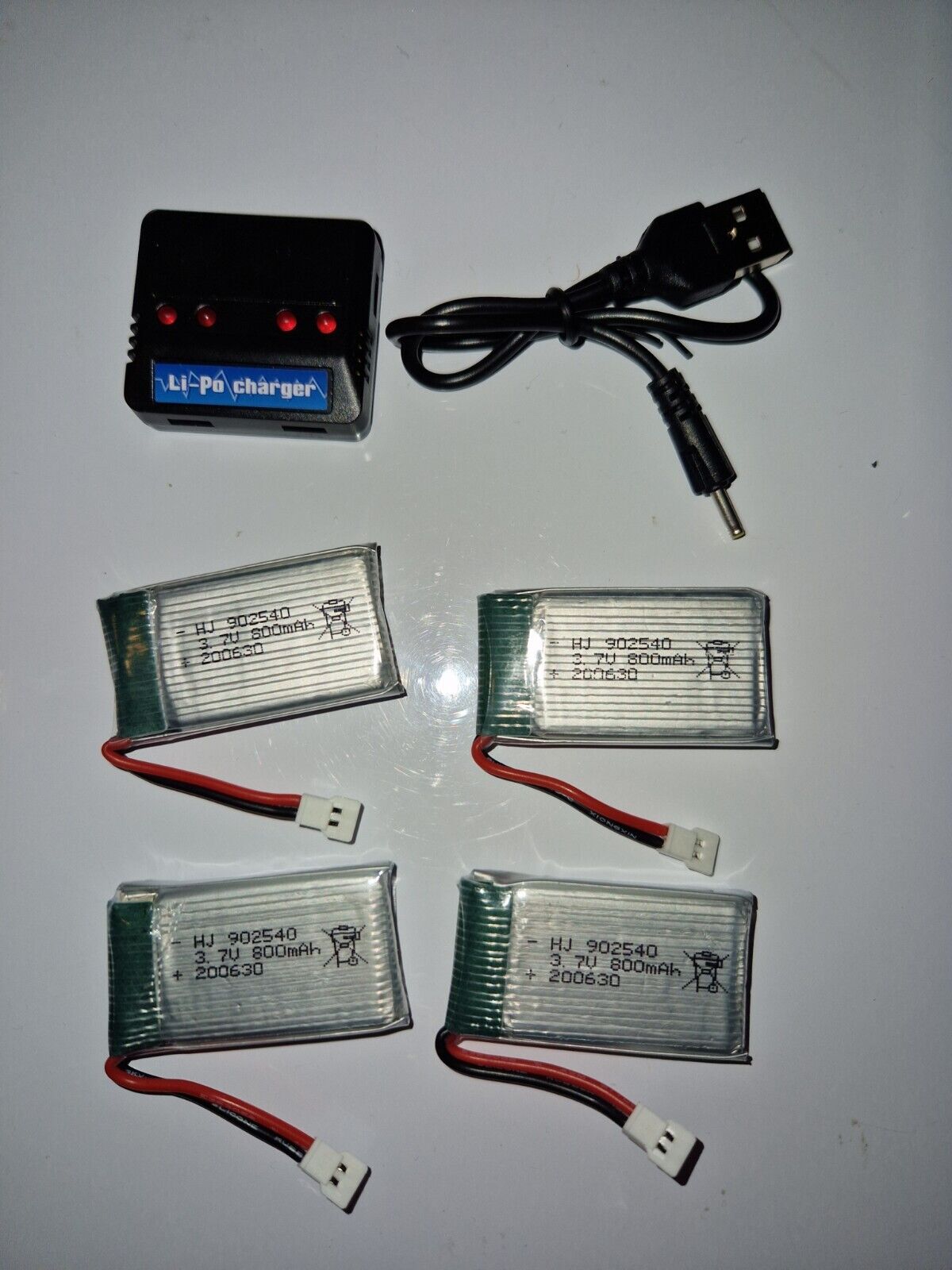 Drone battery pack with charger (8 words)