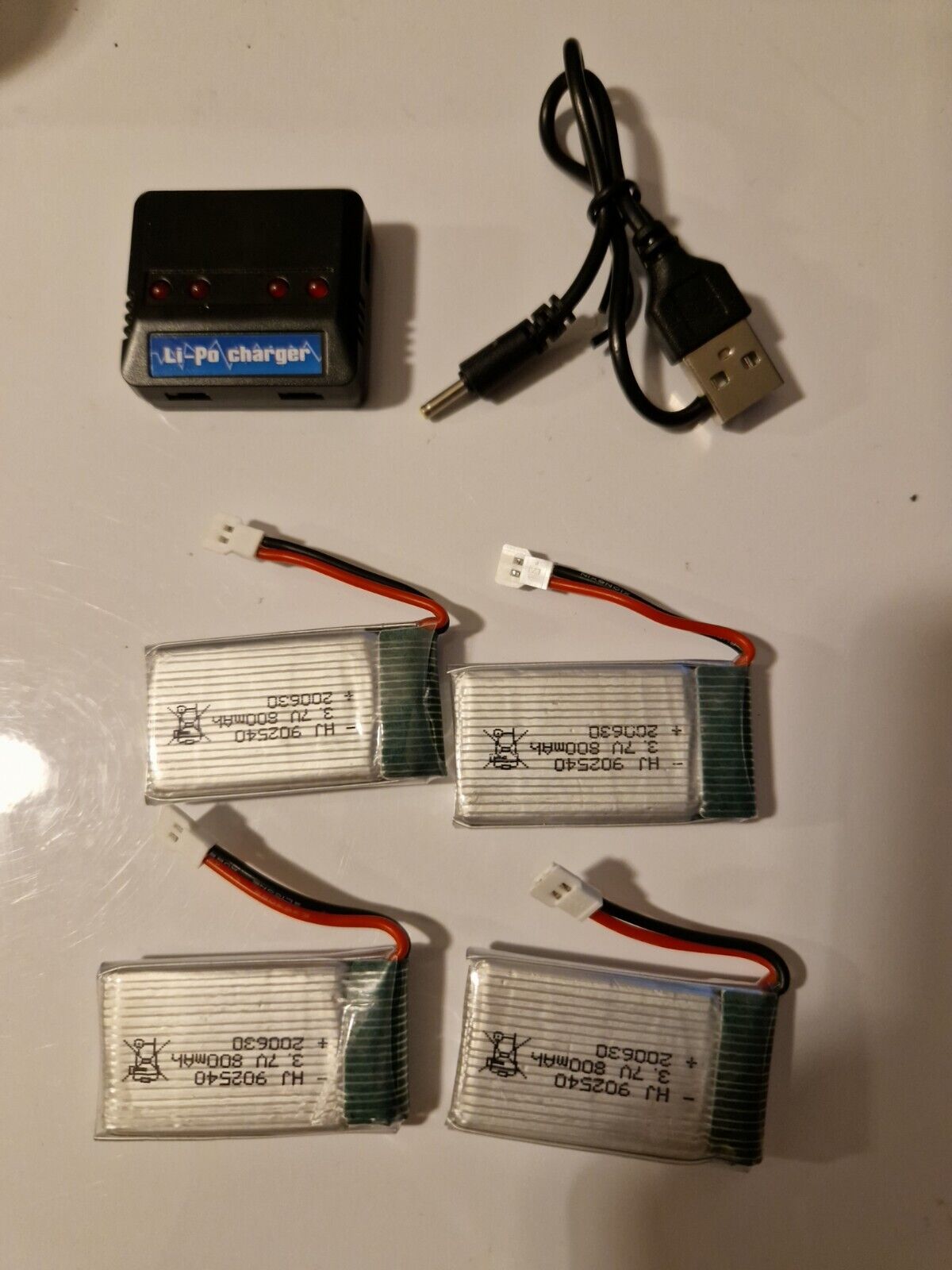 Drone battery pack with charger (8 words)