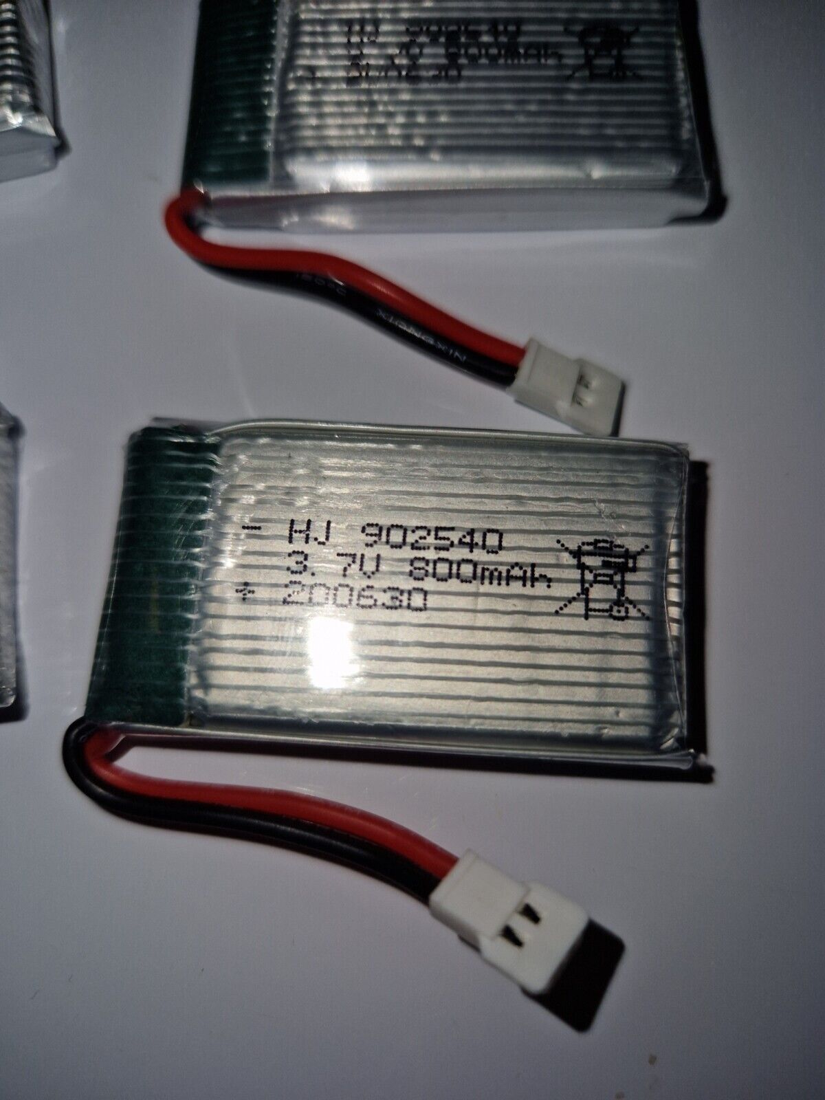 Drone battery pack with charger (8 words)