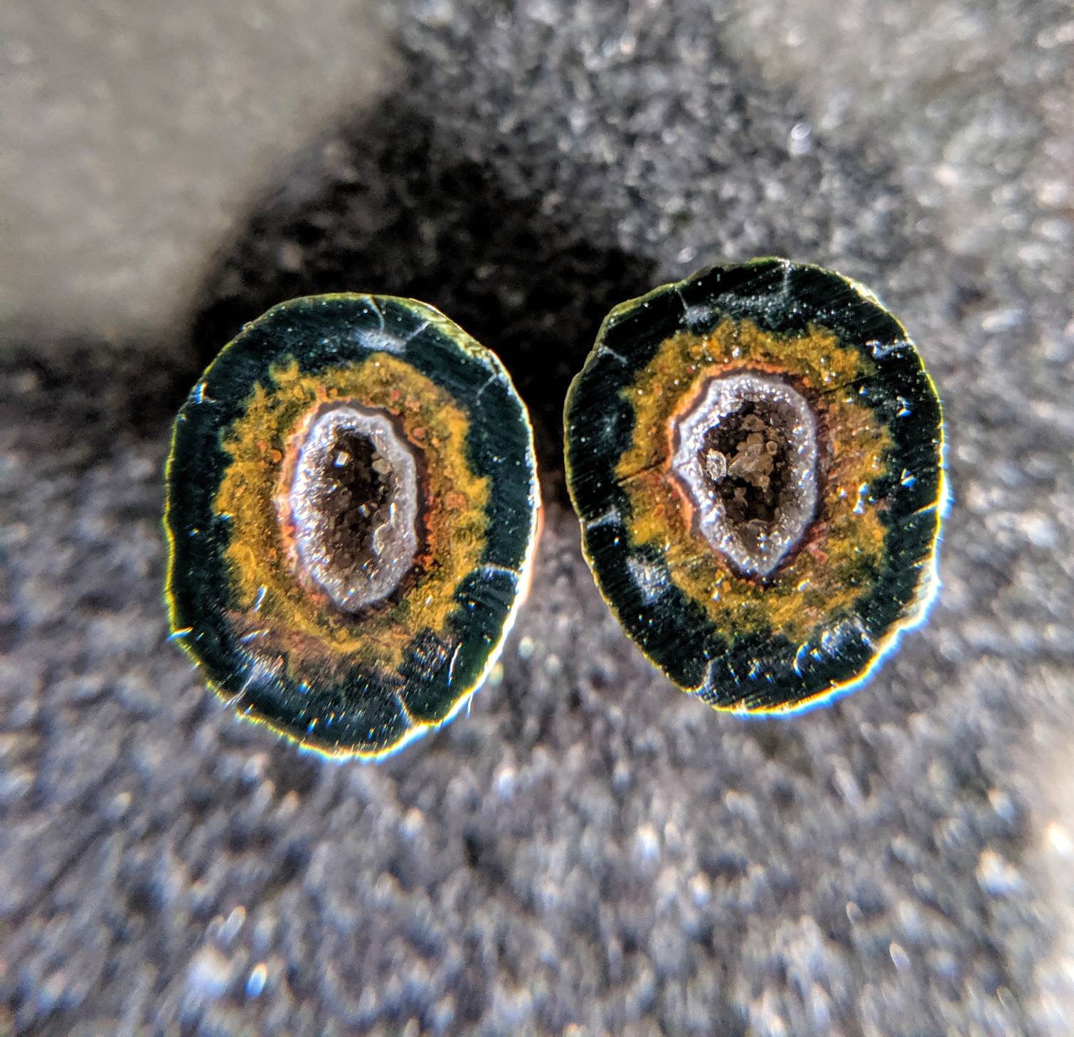 Tabasco Geodes – Whole & Very Small Geodes