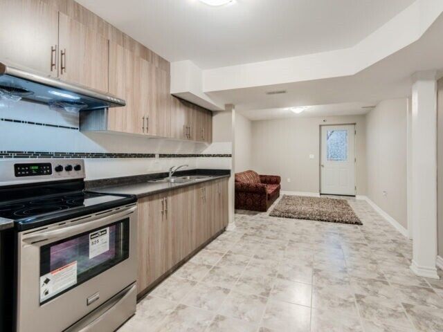 Luxury 3 Bed 2 Bath Basement - Brampton
