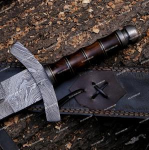 Fully Hand Forged Damascus Steel Medieval / Viking Sword With Leather Sheath.