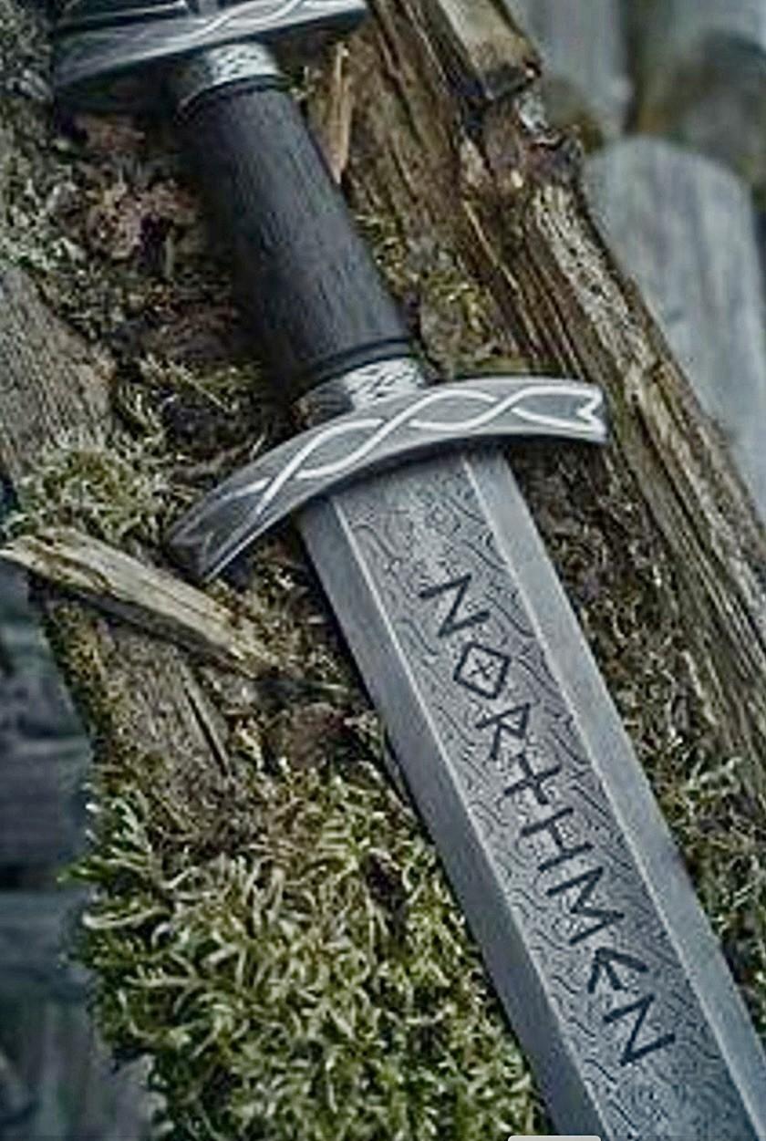 Custom Viking Sword - Handmade Damascus Steel with Scabbard